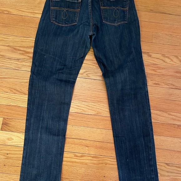 Lucky Brand jeans 14/32 but I would say 10/12. Low waisted inseam 31. Waist 17 - Picture 2 of 4